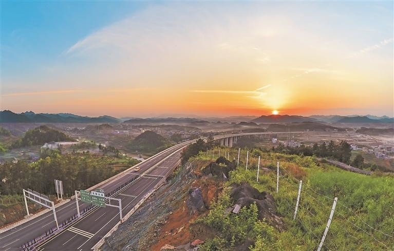 松桃 苗鄉(xiāng)蝶變展“興”景