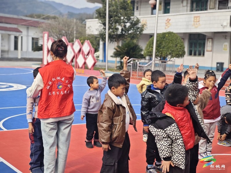 松桃大學生支教團：十三天點亮山區(qū)兒童求知夢想