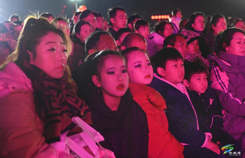 松桃：春之星“炫舞飛揚(yáng)”國標(biāo)、街舞大賽燃動村晚大舞臺
