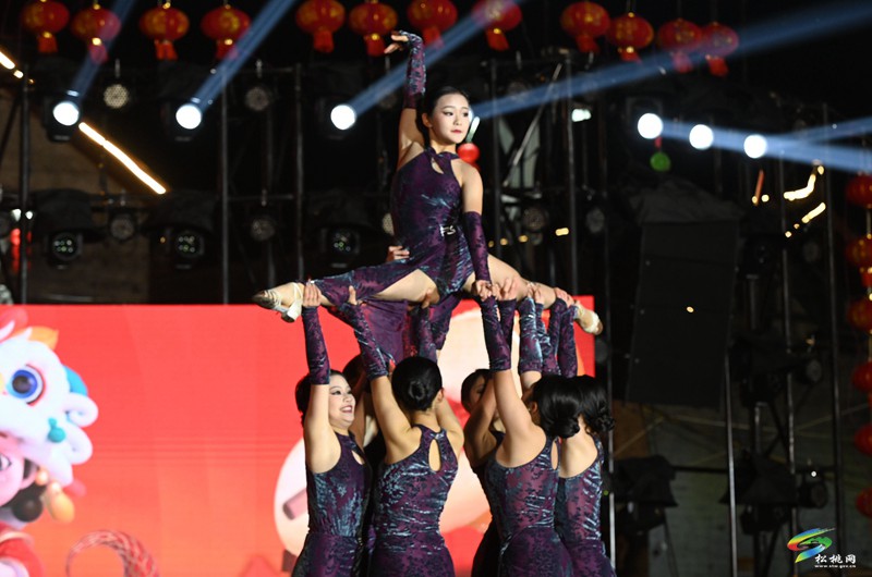 松桃：春之星“炫舞飛揚(yáng)”國標(biāo)、街舞大賽燃動村晚大舞臺