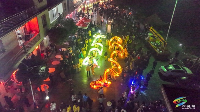 【新春走基層】沙壩河鄉(xiāng)：炸龍鬧新春  盛宴慶豐年