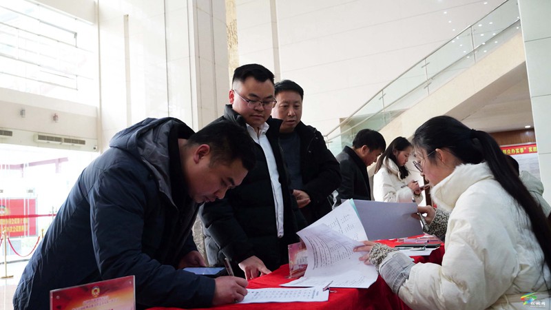 政協(xié)委員向大會報到  松桃即將召開兩會