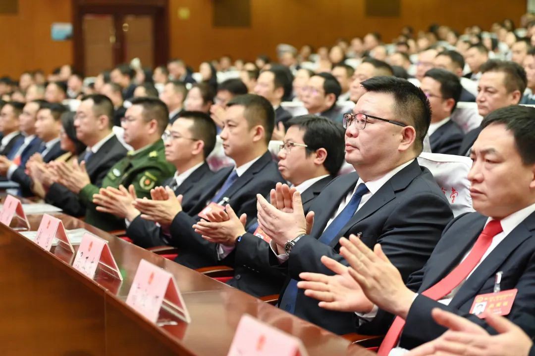 市三屆人大五次會(huì)議勝利閉幕