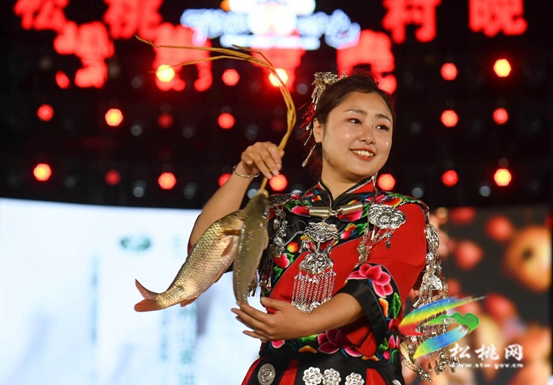 松桃村晚璀璨啟幕  村村PK精彩連連