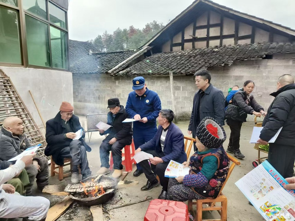 松桃消防開展學(xué)雷鋒紀(jì)念日“消防安全五進(jìn)”志愿服務(wù)活動(dòng)