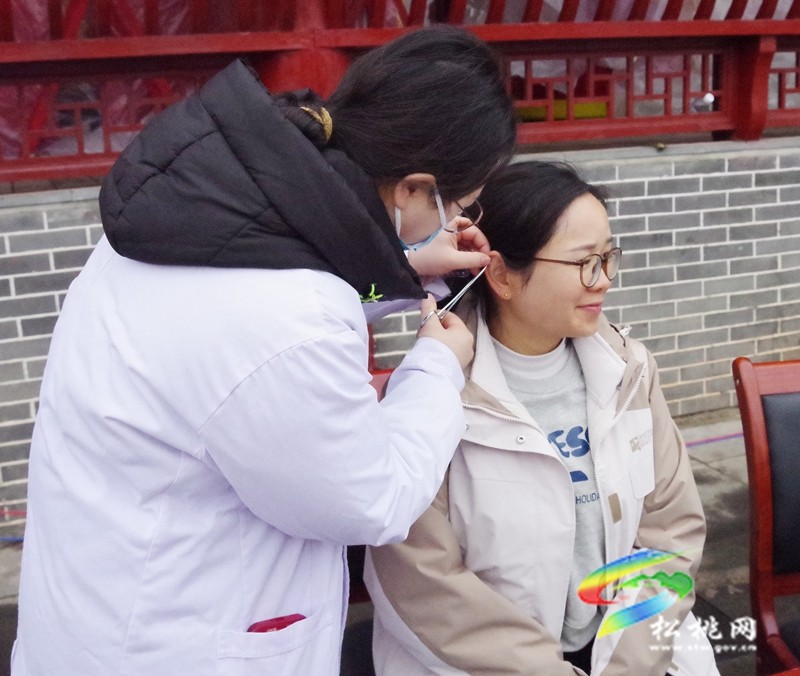 驚艷亮相九龍湖畔！縣民族中醫(yī)院推出苗疆藥膳