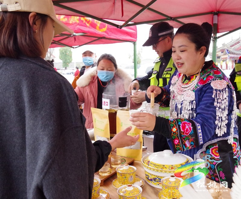 驚艷亮相九龍湖畔！縣民族中醫(yī)院推出苗疆藥膳