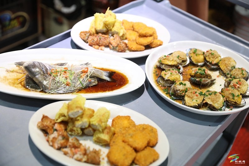 【吃貴州“晚飯”·看松桃村晚】松桃：PK流量變消費(fèi)增量?村晚帶動多個業(yè)態(tài)消費(fèi)增長
