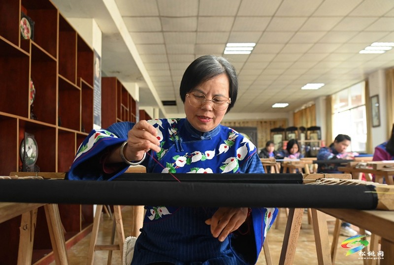 【牢記囑托 展現(xiàn)新風(fēng)采】傳承應(yīng)用好民族文化|習(xí)近平總書記在貴州考察時的重要講話引發(fā)熱烈反響
