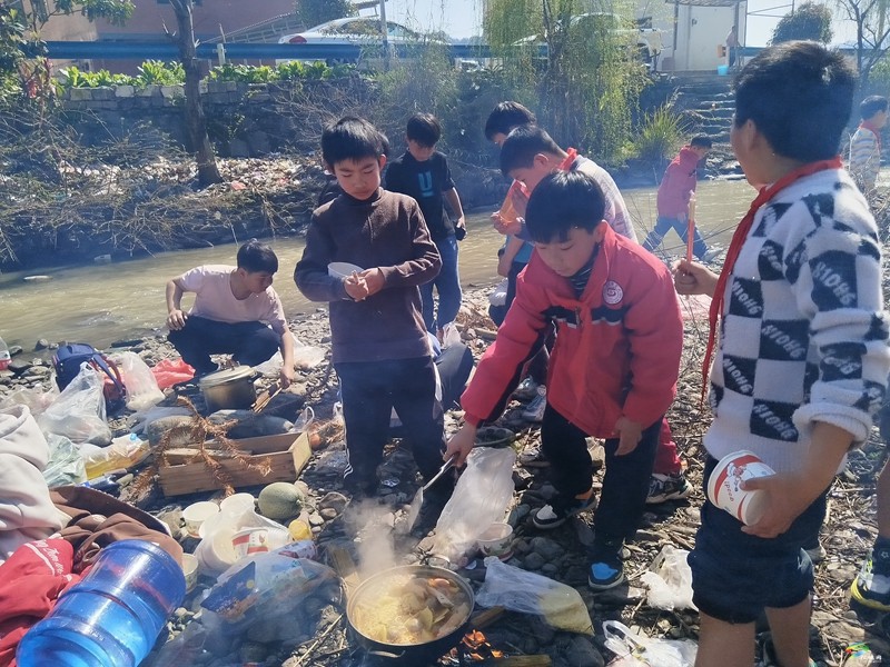 寨英鎮(zhèn)完小開展校外研學(xué)社會(huì)實(shí)踐活動(dòng)