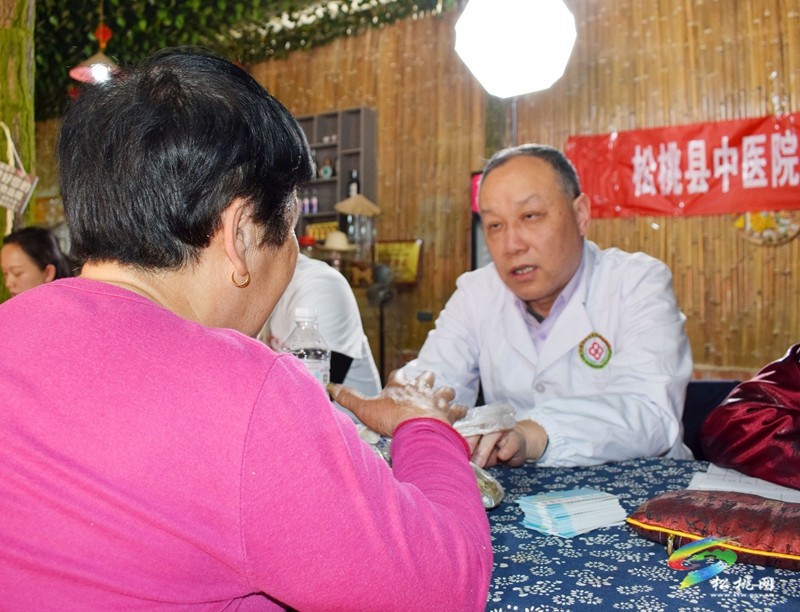 縣民族中醫(yī)院：全國基層名老中醫(yī)走進網紅村