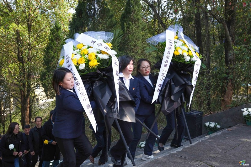 【網(wǎng)絡(luò)中國(guó)節(jié)·清明】松桃開(kāi)展“清明祭英烈”祭掃烈士墓活動(dòng)