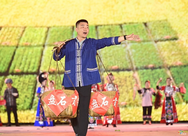 【吃貴州“晚飯”·看松桃村晚】“民”星閃耀 “鄉(xiāng)”聚甚歡  第五期村晚好戲連臺