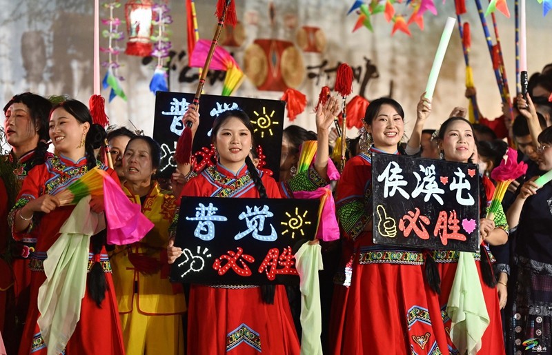 【吃貴州“晚飯”·看松桃村晚】“民”星閃耀 “鄉(xiāng)”聚甚歡  第五期村晚好戲連臺