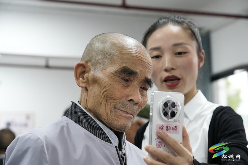 松桃：養(yǎng)老認證送上門  暖心又貼心