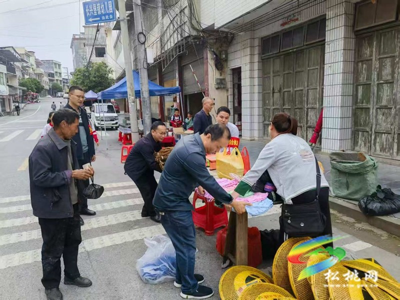 長興堡鎮(zhèn)開展占道經(jīng)營專項(xiàng)整治工作