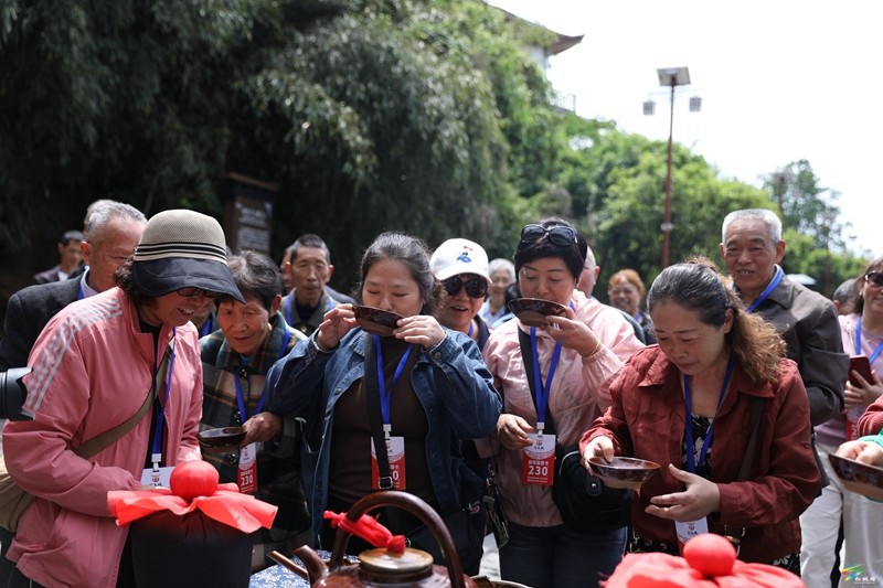 松桃：苗王城非遺體驗(yàn)引熱潮  傳統(tǒng)技藝激活鄉(xiāng)村游