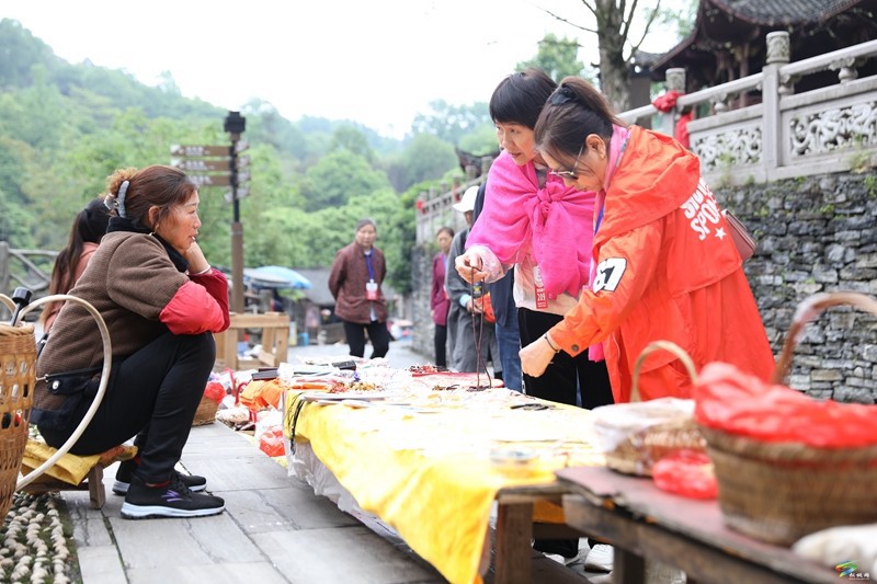 松桃：苗王城非遺體驗(yàn)引熱潮  傳統(tǒng)技藝激活鄉(xiāng)村游