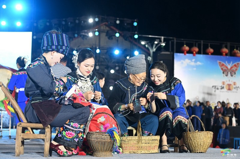 【吃貴州“晚飯”·看松桃村晚】松桃村晚：五一精彩啟幕  優(yōu)秀節(jié)目“嗨”放送