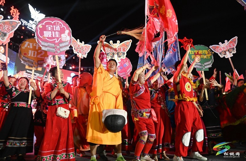 五一邂逅松桃村晚！石梁與太平營競演點燃鄉(xiāng)村文化盛宴