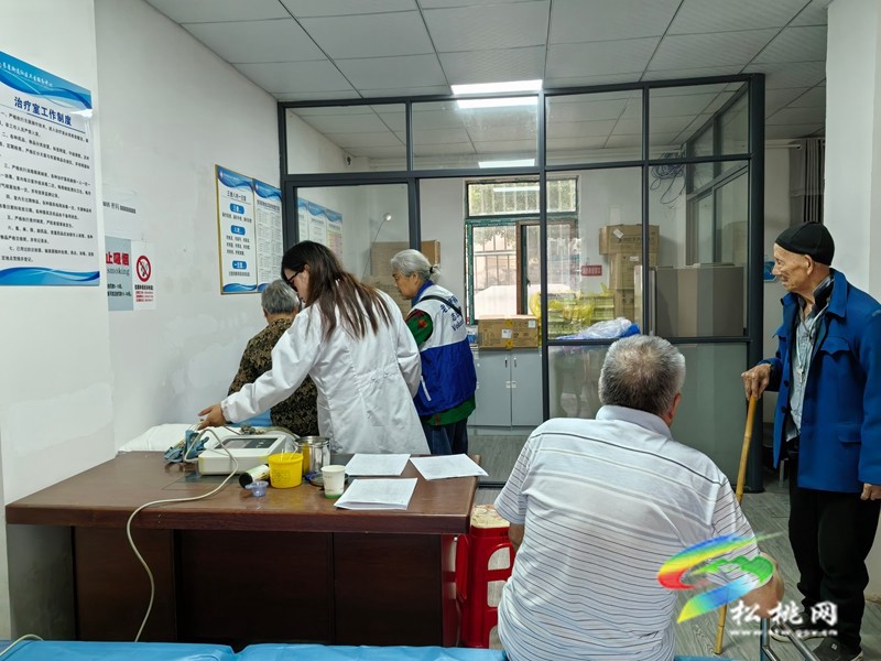 松桃老吾老驛站聯(lián)合蓼皋街道社區(qū)衛(wèi)生服務(wù)中心開展“關(guān)愛老人健康·共筑幸福晚年”健康體檢活動(dòng)