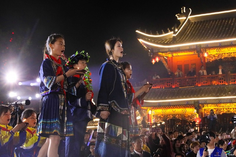 苗鄉(xiāng)夜未央！松桃村晚第八期PK賽精彩上演