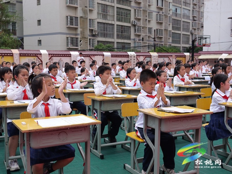 松桃第三完?。耗珵⒐P尖寫(xiě)春秋 一撇一捺是傳承