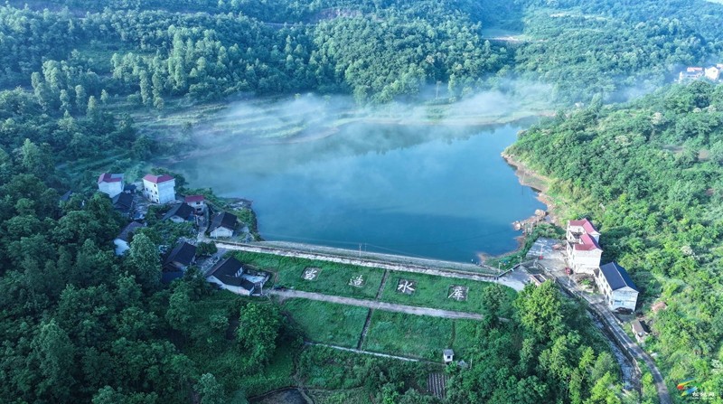 松桃:苗寨云霧繚繞 平流霧繪就夏日仙境
