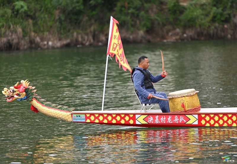 【網(wǎng)絡(luò)中國節(jié)·端午】松桃：戰(zhàn)鼓擂云燃斗志，九龍湖龍舟熱身賽破浪爭先