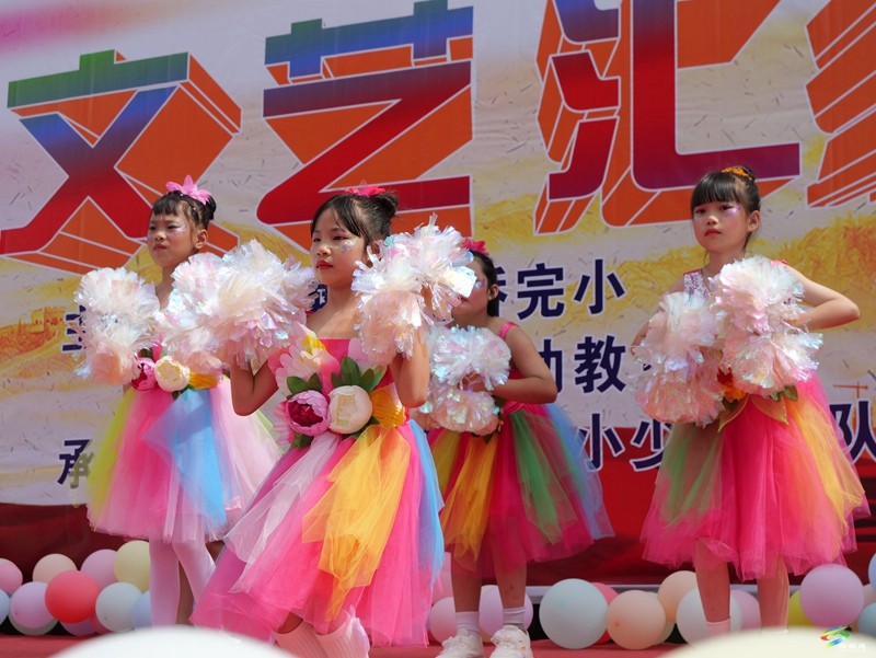 蓼皋街道江橋完小：六一兒童節(jié)文藝匯演展風(fēng)采