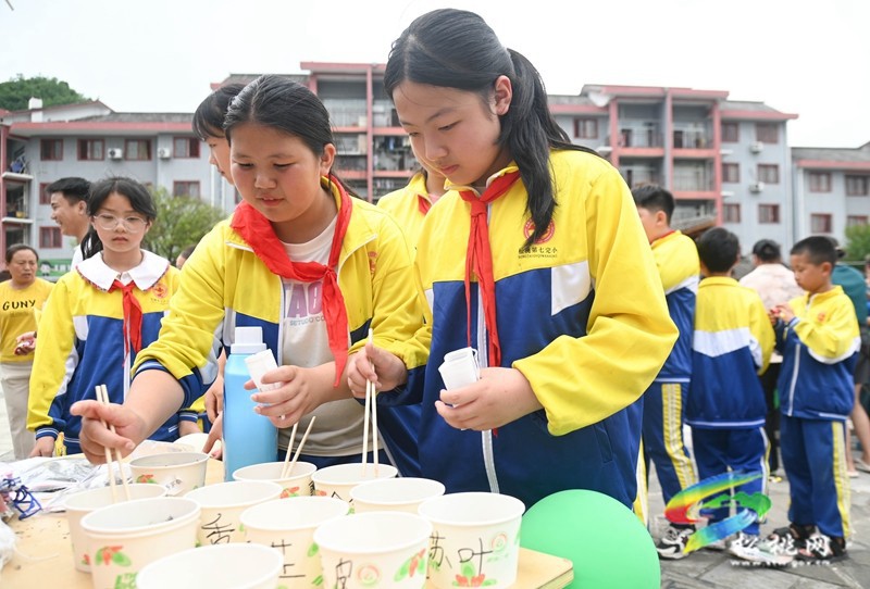 【網(wǎng)絡(luò)中國節(jié)·端午】松桃：粽葉飄香過端午 鄰里歡聚慶佳節(jié)