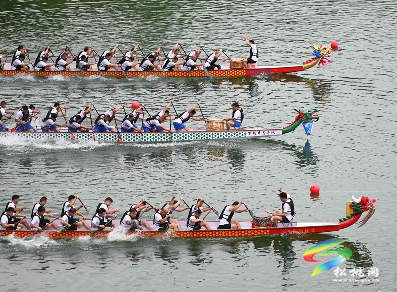 【網(wǎng)絡(luò)中國(guó)節(jié)·端午】松桃:百舸爭(zhēng)流戰(zhàn)端午 龍舟競(jìng)渡九龍湖
