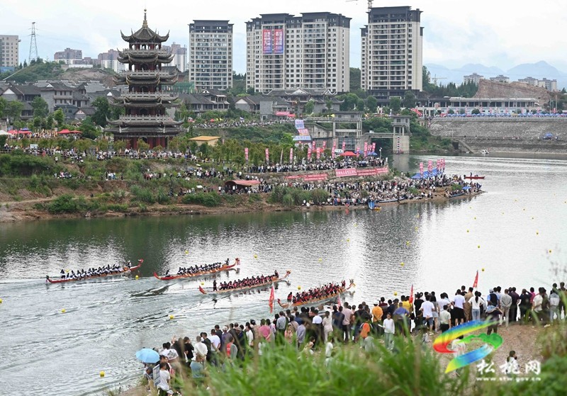 【網(wǎng)絡(luò)中國(guó)節(jié)·端午】松桃:百舸爭(zhēng)流戰(zhàn)端午 龍舟競(jìng)渡九龍湖