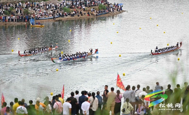 【網(wǎng)絡(luò)中國(guó)節(jié)·端午】松桃:百舸爭(zhēng)流戰(zhàn)端午 龍舟競(jìng)渡九龍湖