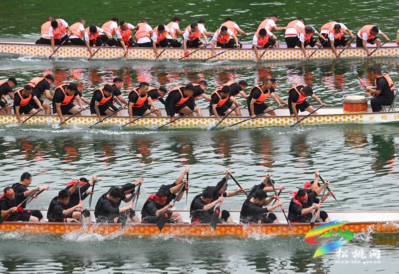 【網(wǎng)絡(luò)中國(guó)節(jié)·端午】松桃:百舸爭(zhēng)流戰(zhàn)端午 龍舟競(jìng)渡九龍湖