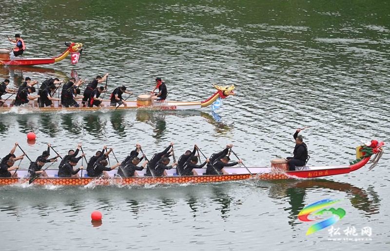 【網(wǎng)絡(luò)中國(guó)節(jié)·端午】松桃:百舸爭(zhēng)流戰(zhàn)端午 龍舟競(jìng)渡九龍湖