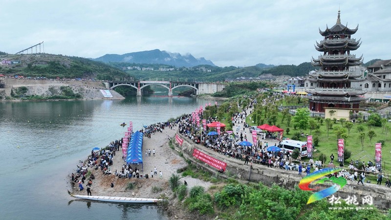 【網(wǎng)絡(luò)中國(guó)節(jié)·端午】松桃:百舸爭(zhēng)流戰(zhàn)端午 龍舟競(jìng)渡九龍湖