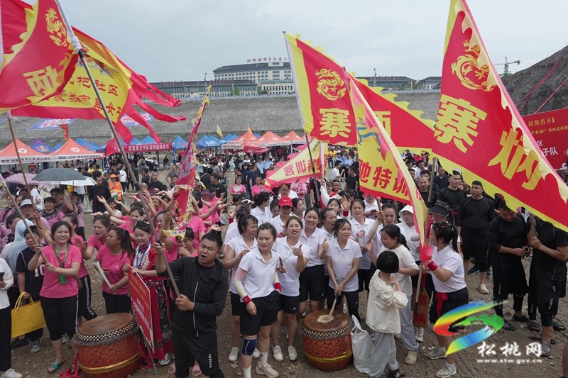 【網(wǎng)絡(luò)中國節(jié)·端午】群“龍”爭霸 全城沸騰！我縣2025年“豐樂杯”傳統(tǒng)龍舟賽圓滿落幕