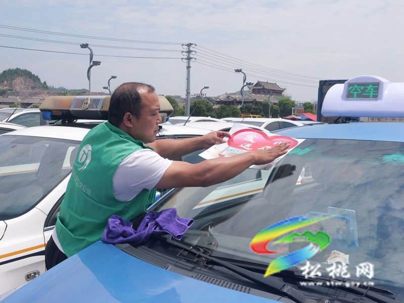 松桃：287輛“愛心送考車”啟程 護航高考學(xué)子“趕考路”