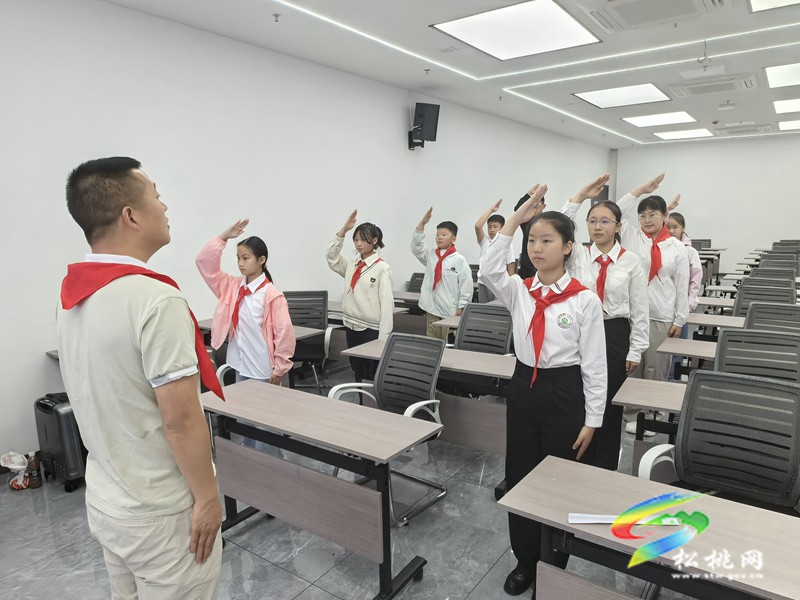 從校園走向全國(guó)舞臺(tái):全市唯一少代會(huì)代表的成長(zhǎng)與擔(dān)當(dāng)