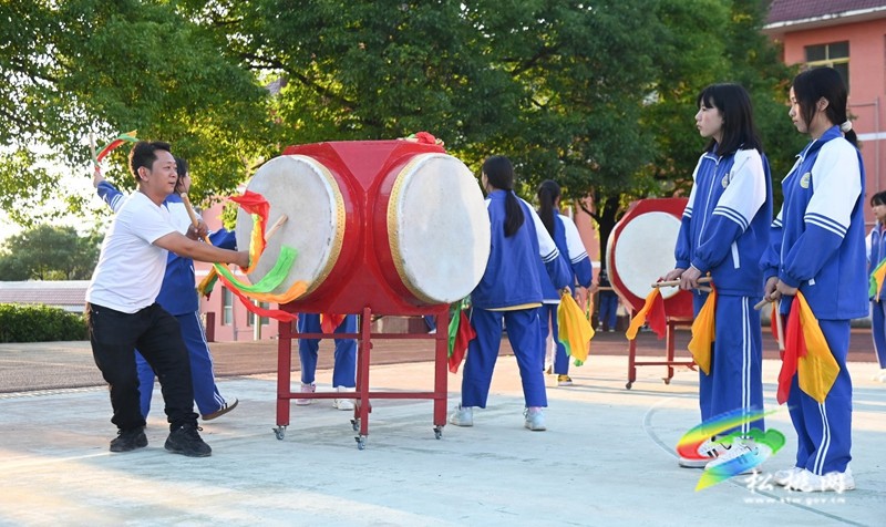 松桃：學(xué)習(xí)花鼓技藝 傳承民族文化