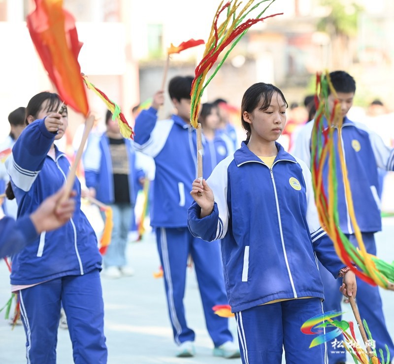 松桃：學(xué)習(xí)花鼓技藝 傳承民族文化