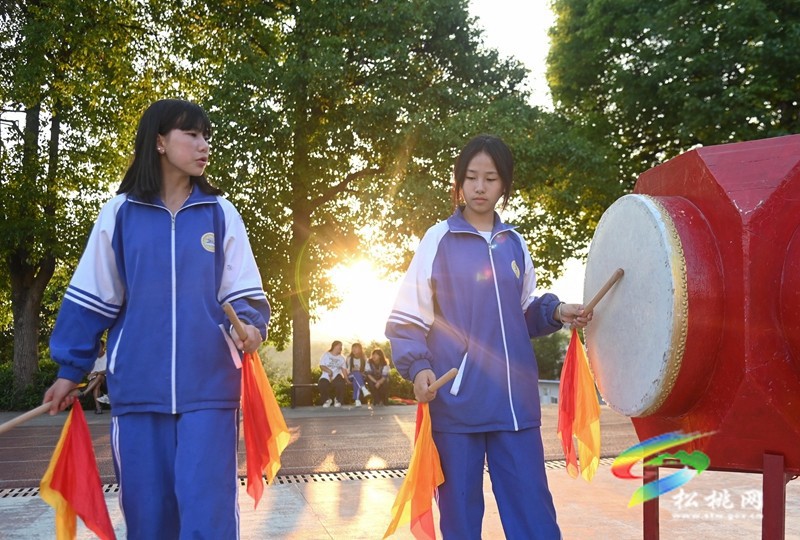 松桃：學(xué)習(xí)花鼓技藝 傳承民族文化