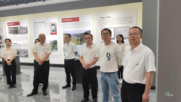 縣融媒體中心黨支部到石梁鄉(xiāng)開展黨性教育活動