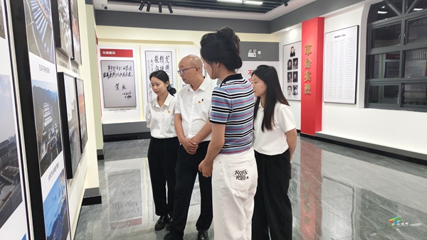 縣融媒體中心黨支部到石梁鄉(xiāng)開展黨性教育活動