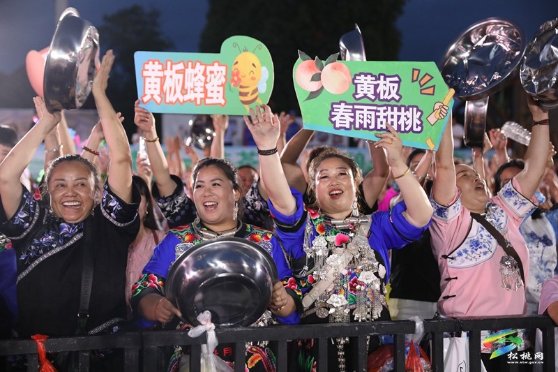 【吃貴州“晚飯”·看松桃村晚】松桃村晚第11期：茶韻牛情意無(wú)窮 大路黃板展新容