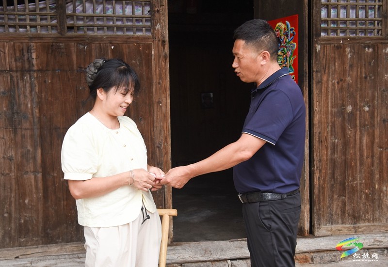 諾萬(wàn)娜光·公益情系當(dāng)造村 幫扶暖民心