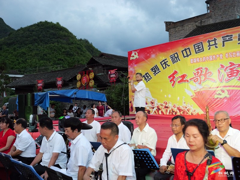 寨英：唱紅色經(jīng)典 慶建黨華誕