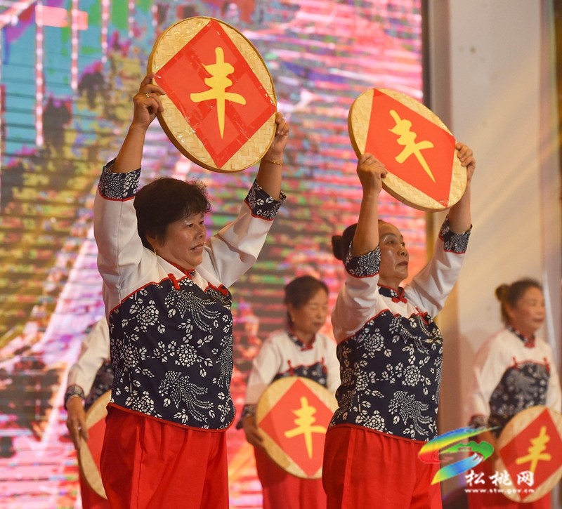 銀齡展風(fēng)華！松桃老年大學(xué)2025年度學(xué)習(xí)成果匯演綻放舞臺