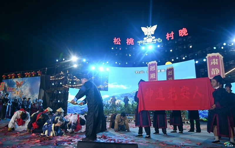 【吃貴州“晚飯”·看松桃村晚】 松桃村晚持續(xù)升溫：大興街道與平頭鎮(zhèn)激情對決